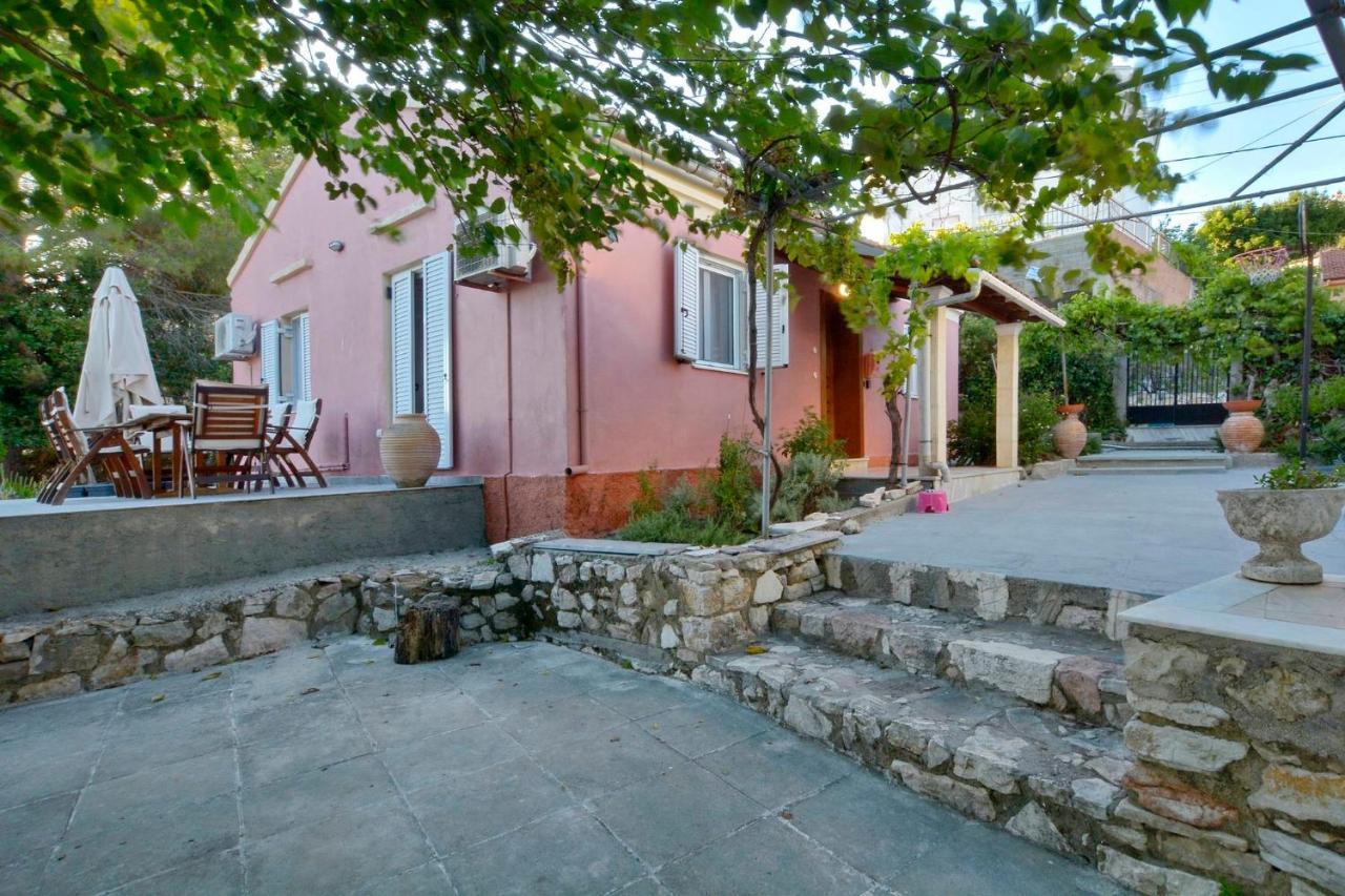 Hostal Jerry Afro Kanálion Exterior foto